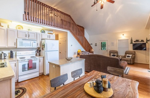 Whittier Cabin | Lazy Bear Retreat - Stunning Mountain Cabin in the Heart of the Smokies with a Hot Tub!