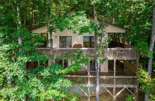 Whittier Cabin | Lazy Bear Retreat - Stunning Mountain Cabin in the Heart of the Smokies with a Hot Tub!