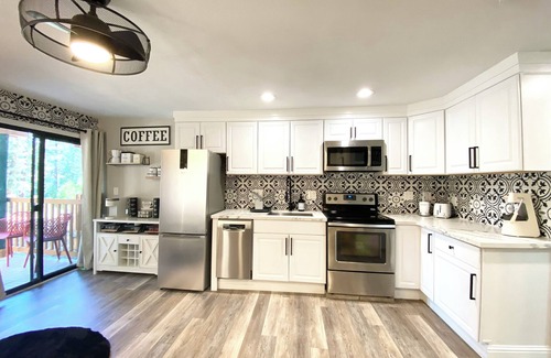 Kingswood Estates Condo | Lazy Bear YELLOW 5min From Kings Beach & Northstar Pool Spa Game Room