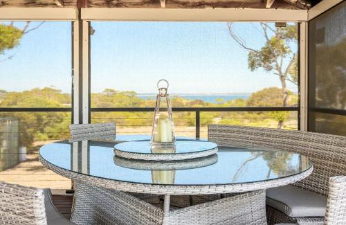 Dudley West House | Lazy Breeze Retreat 31 Beach Crescent, Baudin Beach