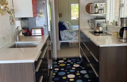 Hope Cottage | Lazy Days - Sunny Dock - Great Swimming & Fishing - close to Camden