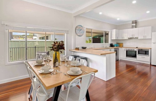 Marybrook House | Lazy Days @ the Beach, 100m to beach