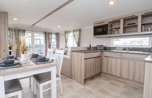 West Heslerton Cottage | Lazy Dayz Lodge