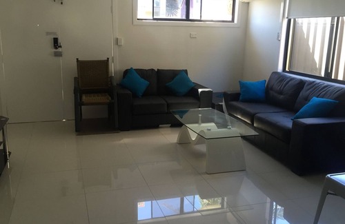 Barrack Point Villa | LAZY DAYZ SHELLHARBOUR is less than 5 mins walk to 2 beaches and Little Lake