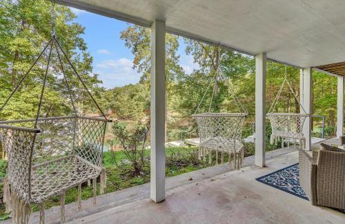 Huddleston House | Lazy Dog Retreat