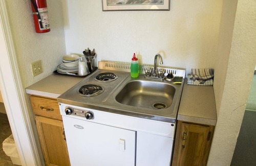 Claresholm Hotel | Lazy J Motel