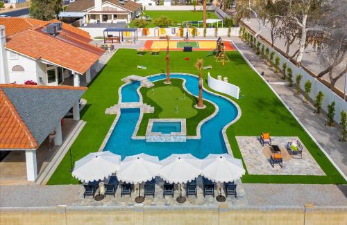 Glendale House | Lazy River Luxe 6 BR Sleeps 16 Pickleball Hot Tub