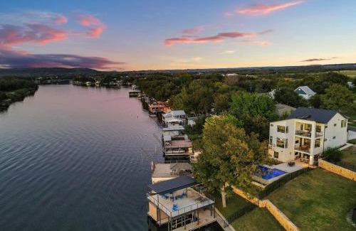 Burnet House | LBJ Bliss Retreat Heated Pool Hot Tub Game Rooms