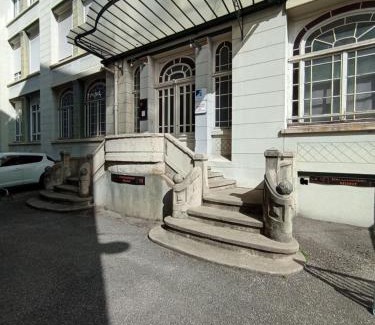 Centre Deux Apartment | Le 12 studio neuf wifi app 009