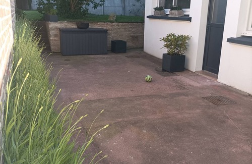 Friville-Escarbotin Apartment | " LE 16 BAIE DE SOMME, STUDIO D HOTE"nTERRASSE ET JARDIN