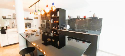 Chateauroux House | le 82 maison d architect 9 pers jardin wifi