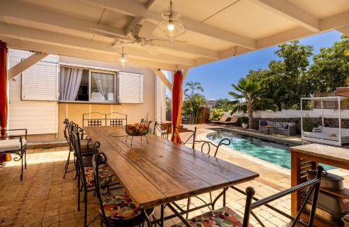 Carosse Villa | Le Badamier Blanc villa familiale 5 étoiles piscine chauffée 13 personnes
