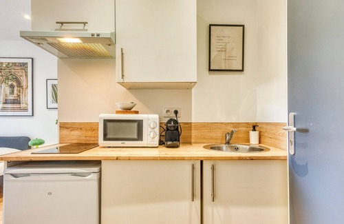 Bussiere - Cadiere Apartment | Le Basalte - Confortable studio avec parking privé