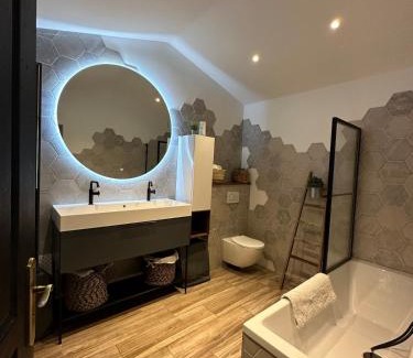 Puget-sur-Argens Apartment | LE BOHEME CHIC - Terrasse BBQ Espace & Confort - Clim et Parking Gratuit - Idéal Famille - PLAGE 15 min - OFFRE SPECIALE