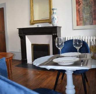 Bourges Apartment | Le "Boudoir" Appartement de Charme climatisé en Plein Centre