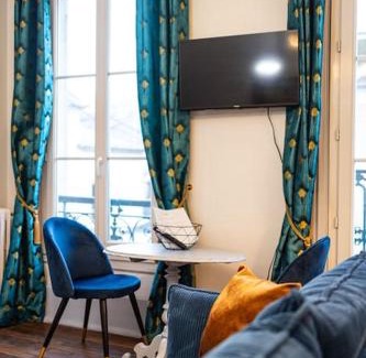 Bourges Apartment | Le "Boudoir" Appartement de Charme climatisé en Plein Centre