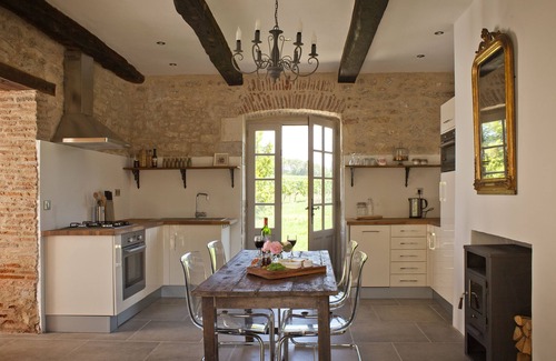 Vire-sur-Lot Cottage | Le Caillau, Luxury gite with heated pool, jacuzzi & Café in the vineyards