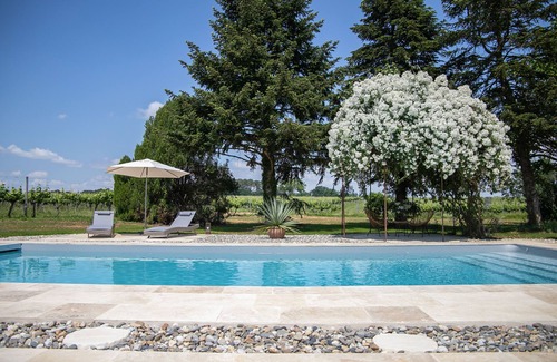 Vire-sur-Lot Cottage | Le Caillau, Luxury gite with heated pool, jacuzzi & Café in the vineyards