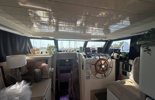 Port Boat Rental | Le Carpe Diem Year-round heated boat Close to beach and shops