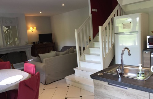 Hypercourt House | Le Château d'Omiécourt