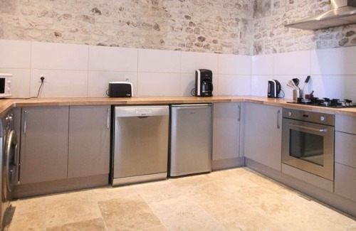 Reaux House | Le Chai - Sleeps 5 (2 Bedroom) - Stylish House With Heated Pool