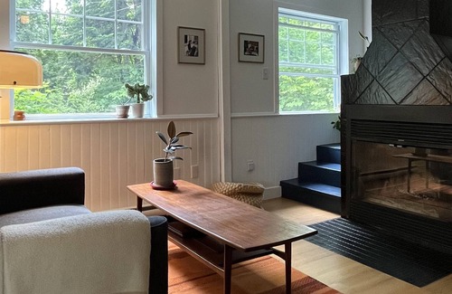 St-Adolphe-d'Howard Cabin | Le chalet bleu des Laurentides | Cozy Blue Cabin in the Laurentiens