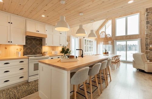 Chertsey Ski Chalet | Le Chardonnay – Spa, Ski Montcalm & Winter Forest