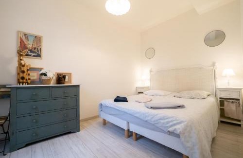 Old Town Apartment | Le Chat De La Cathédrale - Calme - Jardin - Wifi