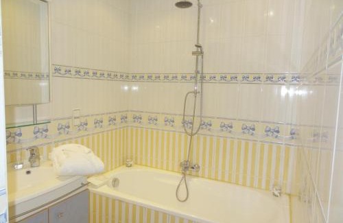 Montigny-le-Tilleul Bed & Breakfast | Le chateau des eglantines