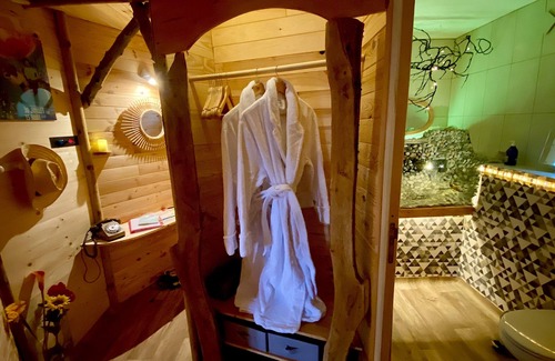 Crechets House | Le concept guest suite with private Sauna and Spa and secret room