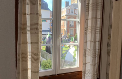 Boulogne-sur-Mer Apartment | le cottage des remparts - face hôtel de ville