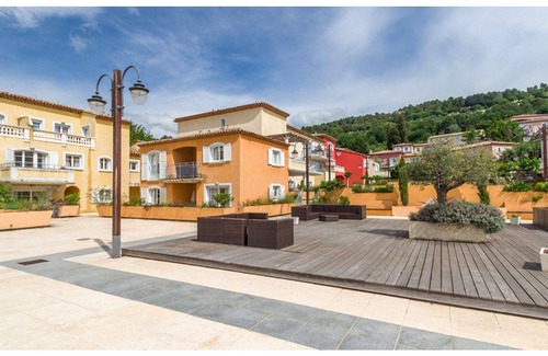 Rexburg House | Le Domaine de Camiole M4H8