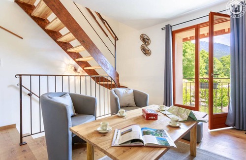 Entremont-le-Vieux House | LE Fenil DES Rigauds