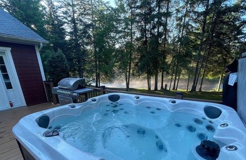 Mandeville Ski Chalet | Le Géritol - waterfront and spa