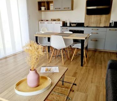 Gabriac Villa | Le Gîte "Aubrac" Haut de gamme, Jardin, Piscine