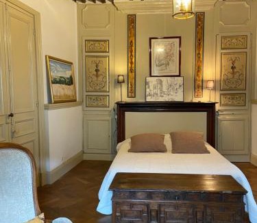 Auriac-sur-Vendinelle Apartment | Le Gîte du Château