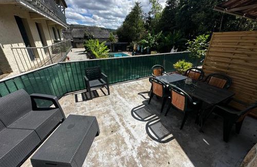 Larche Apartment | Le Havre de paix vue sur piscine