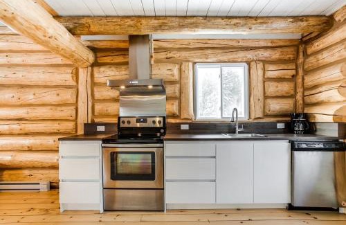 St-Adolphe-d'Howard Ski Chalet | Le log home - Locations du sommet