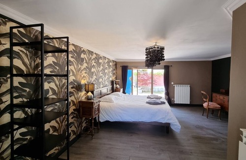 Saint-Just-Luzac House | Le Logis 5 bedroom house