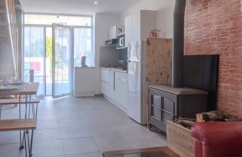 Vindelle House | Le Luna with Private Terrace and Wi-Fi