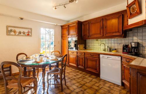 Montfrin House | Le Mélomane - Maison climatisée avec jardin clos