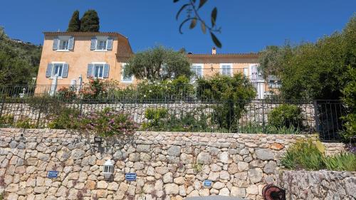 Beausoleil Apartment | Le Mas d'Angeline-Vue mer panoramique, jardin partagé, parking, voiture indispensable, route étroite et pentue, à 10 min de Monaco