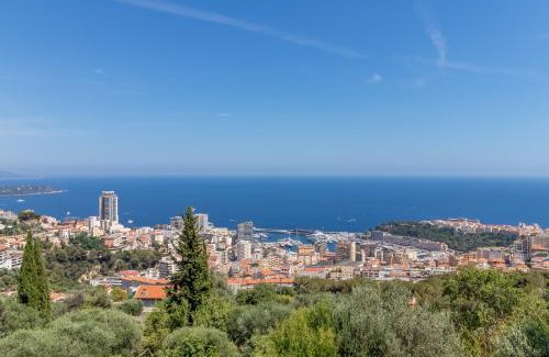 Beausoleil Apartment | Le Mas d'Angeline-Vue mer panoramique, jardin partagé, parking, voiture indispensable, route étroite et pentue, à 10 min de Monaco