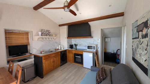 Beausoleil Apartment | Le Mas d'Angeline-Vue mer panoramique, jardin partagé, parking, voiture indispensable, route étroite et pentue, à 10 min de Monaco