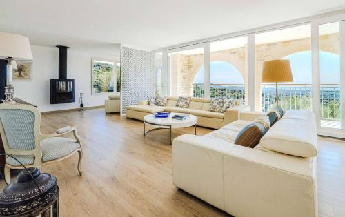 Tourrettes-sur-Loup House | Le Mas d'Azur - Villa d'exception avec vue panoramique sur la Baie des Anges