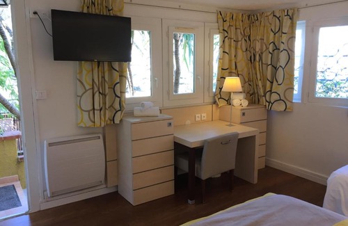 Sanary-sur-Mer Hotel | Le Mas de la Frigoulette