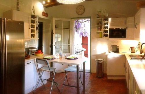 Simiane-Collongue Hotel | Le Mas Du Philosophe, Large Traditional Villa in Provence.
