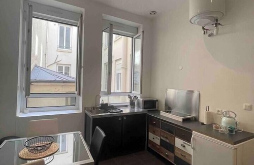 6th Arrondissement Apartment | Le Masséna d'Or: Quiet, Metro + Parc Tête D'or