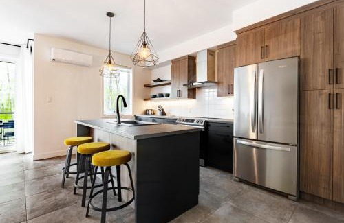 Magog Apartment | Le Memph Hirondelle spacious comfortable condo cottage eco responsible 3 bedrooms - hot tub & pool Memphrémagog Lake