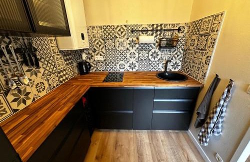 Merignac Apartment | LE MONET studio proche Bordeaux avec balcon wifi & place de parking privé prox tram et Aéroport